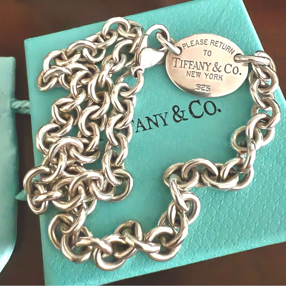 Tiffany & Co. Please Return to Tiffany Silver Oval Tag Necklace 15.5”
Pristine